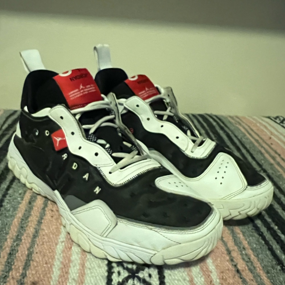 Jordan 23 Jumpman React <Black and White Sneakers with Red Highlights>